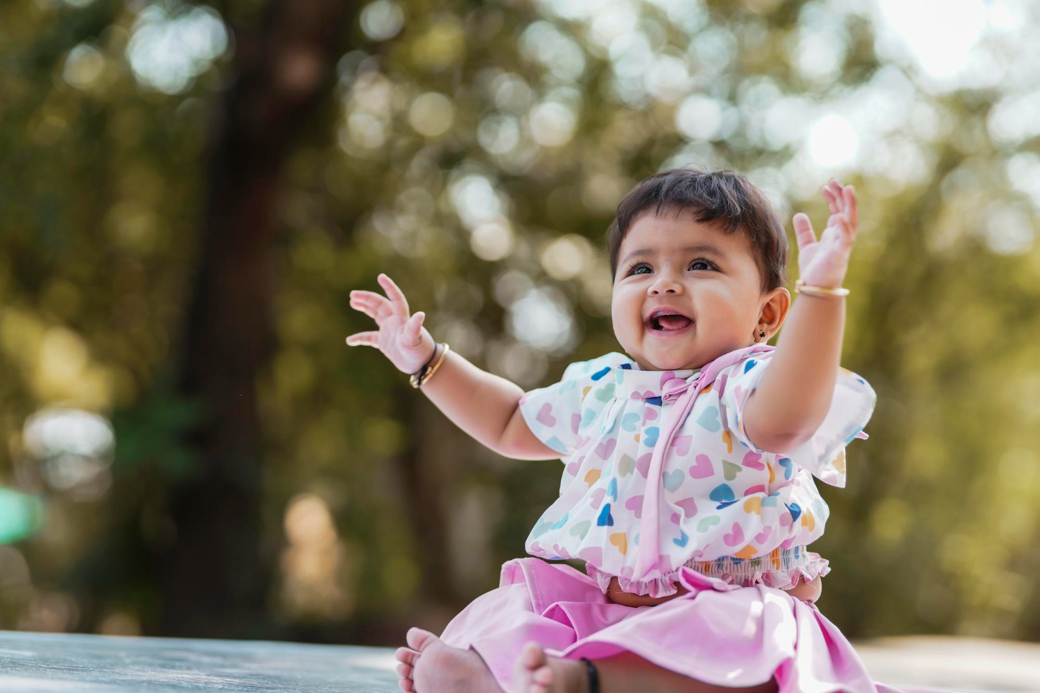 When Does A Baby Start Waving Signs To Watch For And Ways To Encourage 