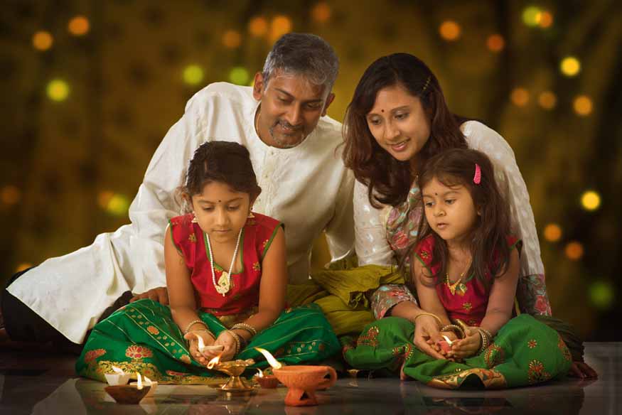 Diwali Family Celebration: Over 2,374 Royalty-Free Licensable Stock  Illustrations & Drawings | Shutterstock