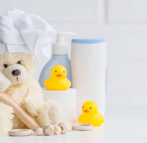 A Comprehensive Guide To Baby Bath Accessories & Tips
