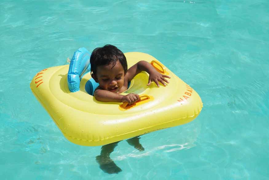 infant-swimming