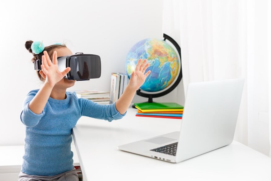 benefits-of-learning-through-virtual-reality-for kids
